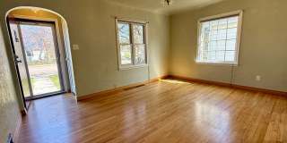 3 Bedroom / 2 Bath Home - Bespoke Elegance in the University District! Gallery 7