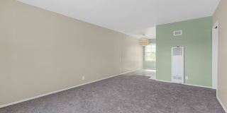 2 BEDROOMS 1 BATH UNIT IN GREAT LOCATION!!! Gallery 3