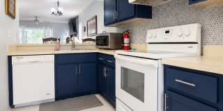 Fully Furnished Condo in Prestigious Guard-Gated Golf Community Gallery 7