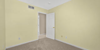 886 St. Clair Avenue Gallery 26