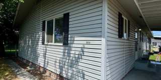 Renovated 2 bed 1 bath duplex near town center Gallery 11