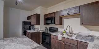 Brand New Fully Furnished short term lease possible Gallery 6