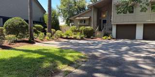 Beautiful Furnished Marsh Front Home - 6 mo Lease Term Gallery 4