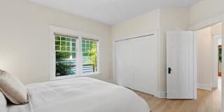 Spacious Ravenna Craftsman! Gallery 8