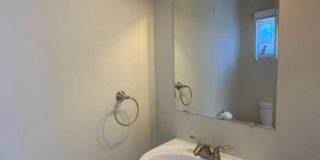Stylish 2 Bedroom with Spa Bath, Hardwood Floors and Parking Gallery 18