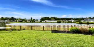 5 bedroom home with fenced in yard!!! Gallery 41