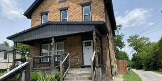4 Bedroom Home Close to Downtown Gallery 1