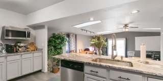 Charming 3 Bedroom, 2 Bathroom Home in Windsor! Gallery 1