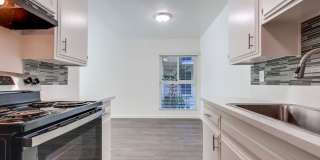 Premier Apartment Complex Near Hollywood Park with Pool, Gym and Covered Parking! Gallery 15