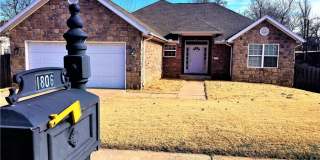 1806 N Knollcrest Circle Gallery 1