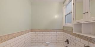 Stunning, Pet Friendly Edwardian 2BR Remodel in Prime location Gallery 29