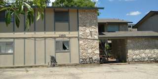 Cool 4-Plex walking distance to Zilker Park and Barton Springs Gallery 1