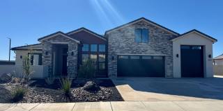 Beautiful Modern 5 Bedroom Furnished Home!! Gallery 1