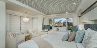 Exquisite Waterfront Gem. Gallery 16