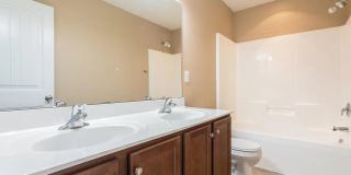 Room in 4 Bedroom Home at Warm Springs Ln Gallery 34
