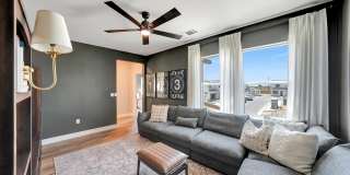 137 N Un St Gallery 21