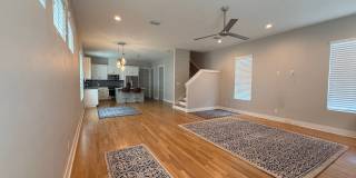 Midtown Luxury Living! Walk to Restaurants, Coffee, Shops & More Gallery 3