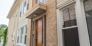 6427 N. Hermitage Gallery 2