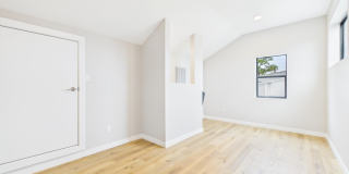1120 S Washington Street Gallery 23