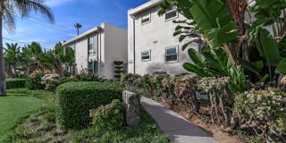 Sea Breeze Beach Apartments Gallery 1
