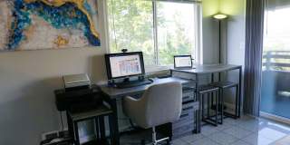 Furnished 2 bedroom Condo with view of Lake Union Gallery 11