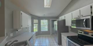 Open Concept 3/2 in Millhopper Station! Gallery 6