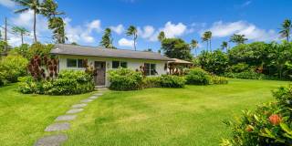 Location, Location! Gorgeous, Private 1/1 Kailua Beachside Home with stunning yard Gallery 1