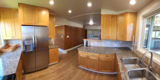 Large 5 Bedroom Home close to Poly Campus!! Gallery 24