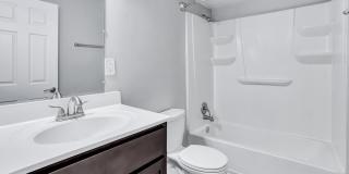 Lakeview Apartments & Townhomes Gallery 13