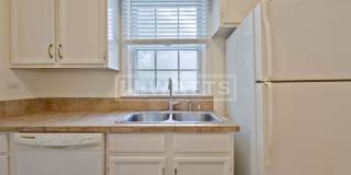 Charming 2BR/1BA Bungalow in Crestwood South Gallery 11