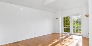Beautiful 3-bedroom, 3-bath home on corner lot! Gallery 3