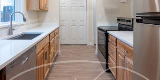Spacious 2 bedroom duplex with attached garage Gallery 7