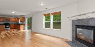 Stunning 3 bed, 2.5 bath home in desirable Bothell neighborhood Gallery 24