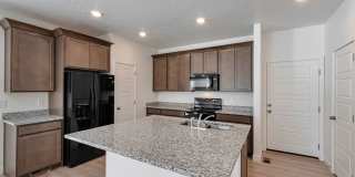 Lehi Row End Townhouse w 2 car attached garage! Gallery 1