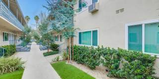 Modern Courtyard-Style Living in Hyde Park — Secure, Pet-Friendly & Minutes from LAX Gallery 7