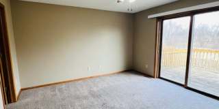 4 Bedroom 2 Bath Duplex in Iowa City Gallery 10