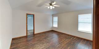A Very Beautiful and Spacious 3 Bedroom Home in Mustang School District Gallery 12