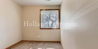 Lovely End unit of a triplex with garage Gallery 11