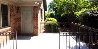 Beautiful 2 Bedroom Brick Ranch with Private Courtyard Patio Beautiful 2 Bedroom Brick Ranch with Private Courtyard Patio Gallery 16