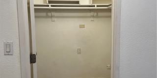 517 S Hewes Gallery 8