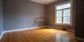 3 bedroom 2.5 bathroom home with a fully fenced yard! Gallery 11