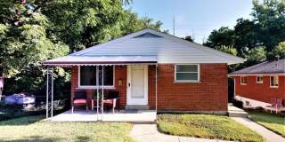 NORWOOD - 2 bed/1.5 bath with 1 car garage Gallery 1