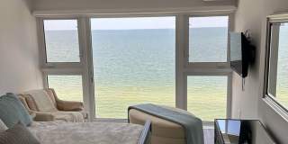 ** STUNNING BEACHFRONT 2/2 PENTHOUSE SEASONAL UNIT ** CASA BONITA GRANDE ** MODERN ** LUXURY ** BONITA SPRINGS ** Gallery 10