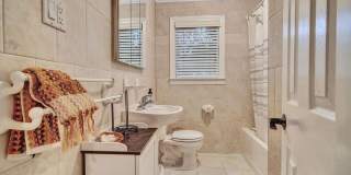 75 Poplar Avenue Gallery 6