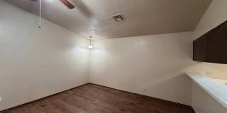 2 bed duplex with 1 1/2 baths, bonus room and a 1 car garage for lease in SW OKC! (no fenced yard) Gallery 7
