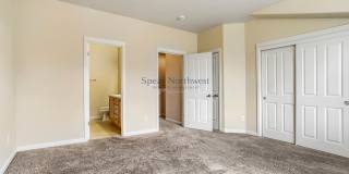 Freshly Remodeled 3-Story Townhome in a Gated Community — Blocks to MAX & Gresham Station Gallery 15