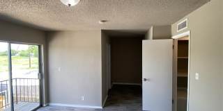 Very Large 2/2.5 Townhome with covered parking Gallery 14