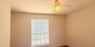 Great, well-maintained single-story duplex tucked away on a quiet cul-de-sac! Gallery 22