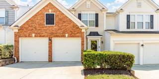 Phenomenal location+ 3 bed 2.5 bath Townhome in Long Lake with Amenities Galore! Gallery 1