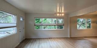 922 Maple Street Gallery 9